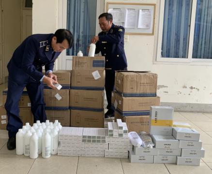Phát hiện 2.000 sản phẩm mỹ phẩm nhập lậu ở Quảng Bình