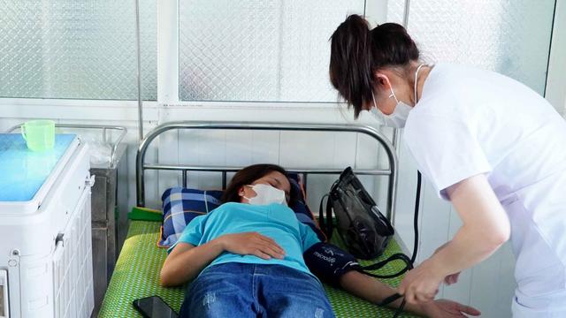 Nghệ An: Hơn 70 công nhân nhập viện, nghi ngộ độc sau giờ ăn trưa 