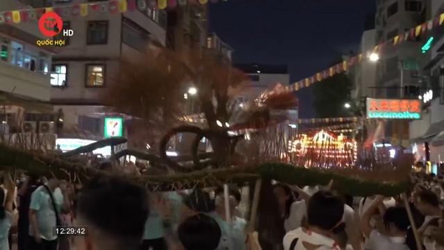 Tái tổ chức hội múa rồng lửa dịp Trung thu tại Hongkong (Trung Quốc)