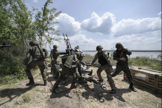 Ukraine dồn dập tiến công, Nga điều quân giữ Bakhmut "bằng mọi giá"
