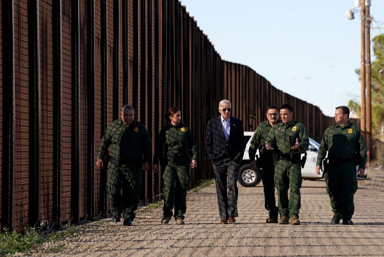 Ông Biden lần đầu thị sát biên giới Mỹ - Mexico