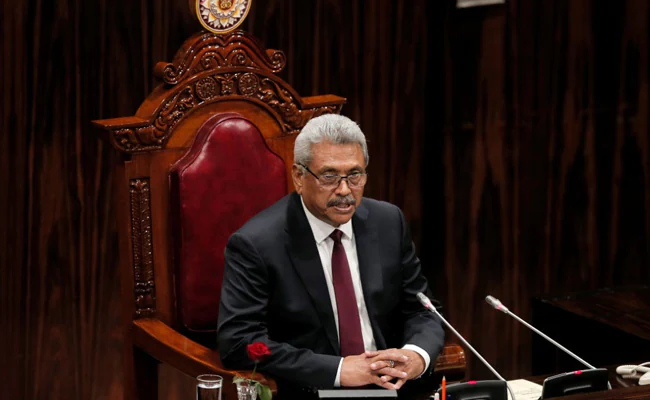 Tổng thống Sri Lanka gửi thư từ chức từ Singapore