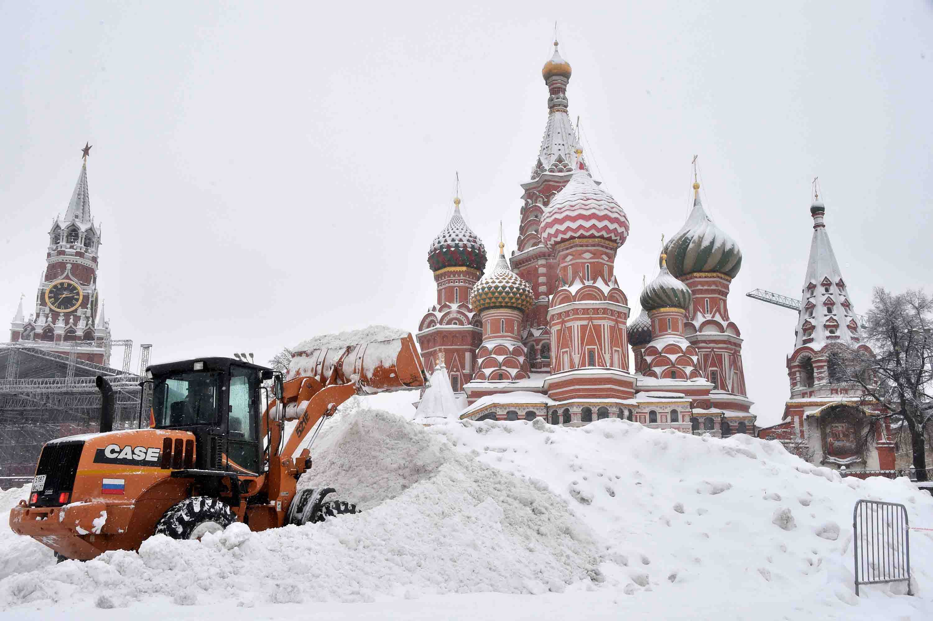 Moscow tê liệt vì tuyết rơi kỷ lục