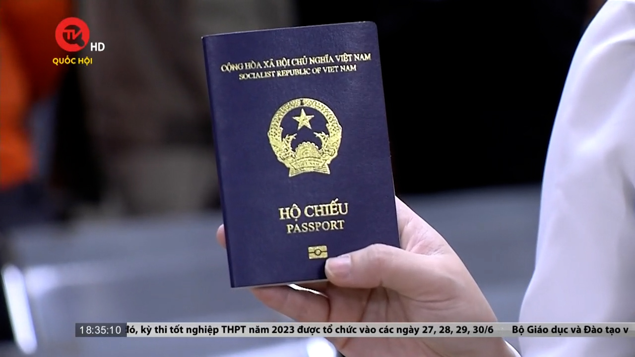 Đại diện Bộ Công an khuyến cáo người dân làm hộ chiếu điện tử vì tính bảo mật cao