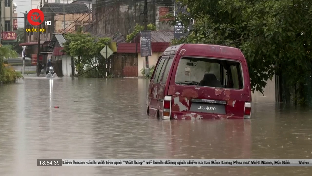 Cụm tin quốc tế: Lũ lụt tại Malaysia khiến 40.000 người phải rời bỏ nhà cửa