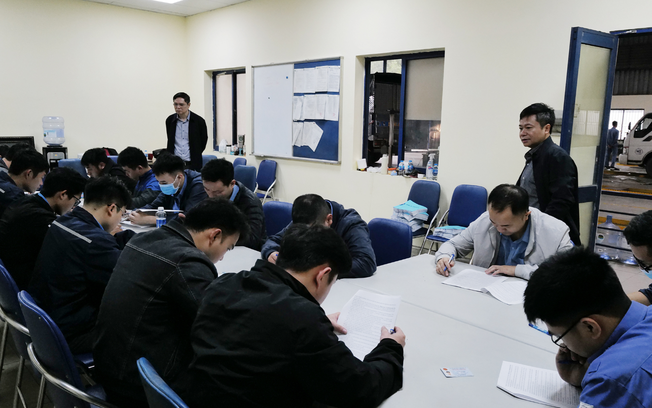 27 người vượt qua kì thi sát hạch cấp chứng chỉ đăng kiểm viên tại Hà Nội