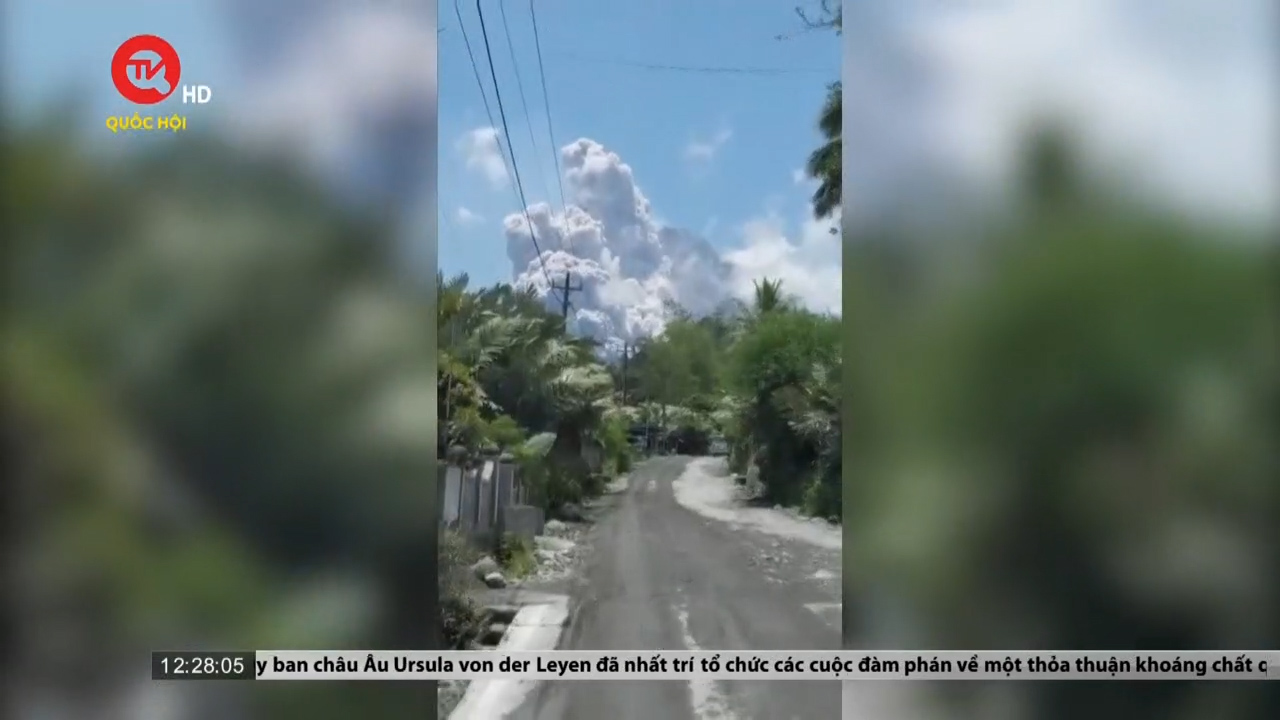 Indonesia phát cảnh báo vì núi lửa phun trào
