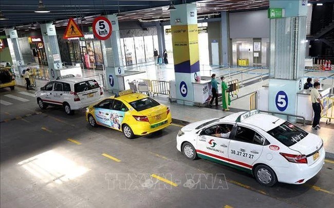 Taxi vào sân bay Tân Sơn Nhất sẽ phải trả phí từ 5.000-10.000 đồng