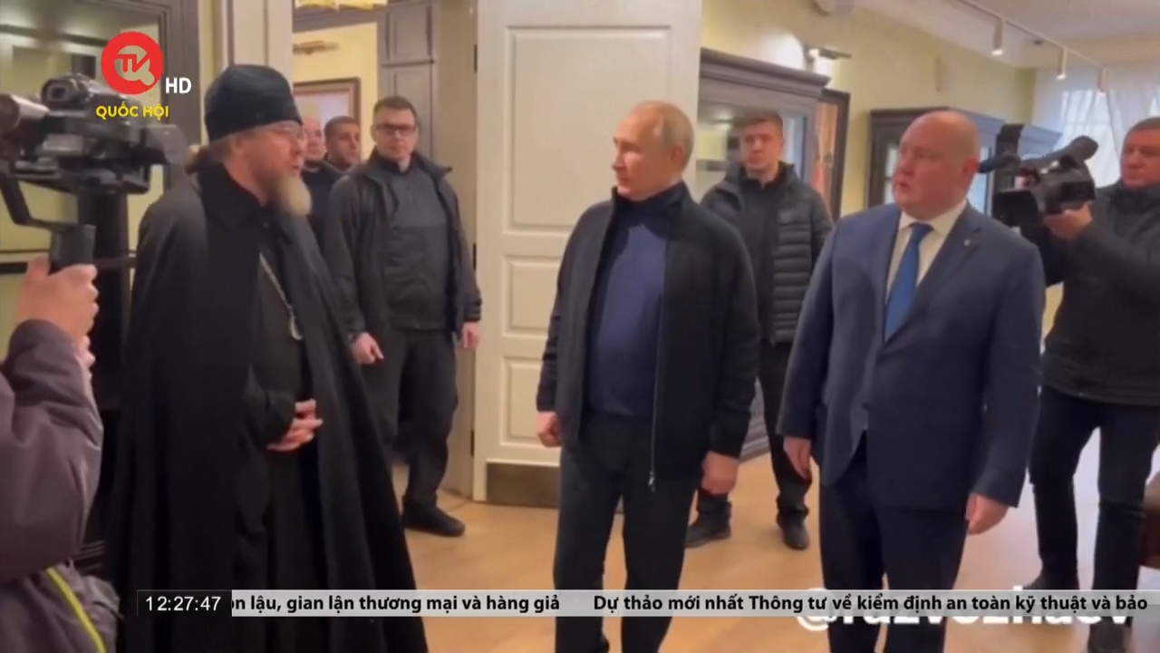 Tổng thống Nga Putin bất ngờ thăm Crimea không báo trước