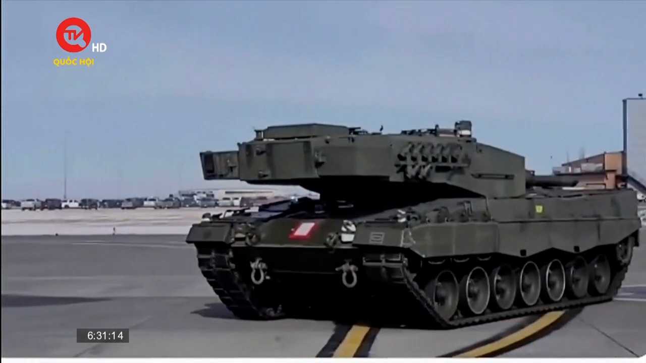 Canada tiếp tục gửi thêm xe tăng tới Ukraine