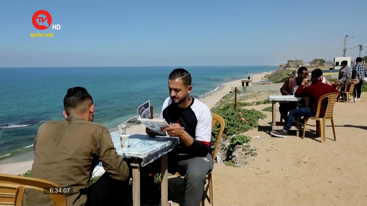 Quán cà phê kết hợp thư viện thu hút cư dân dải Gaza