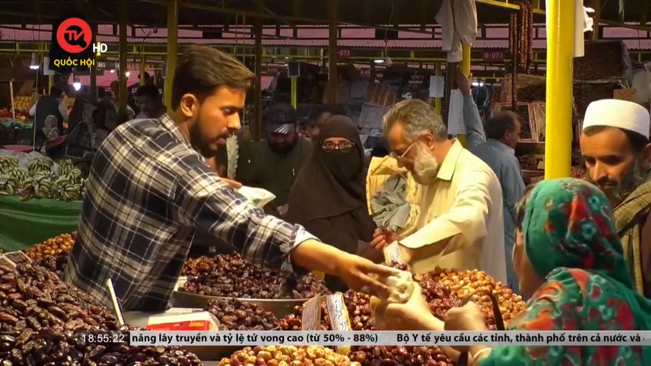 Pakistan: Lạm phát khiến người dân khó khăn khi chuẩn bị tháng lễ Ramadan