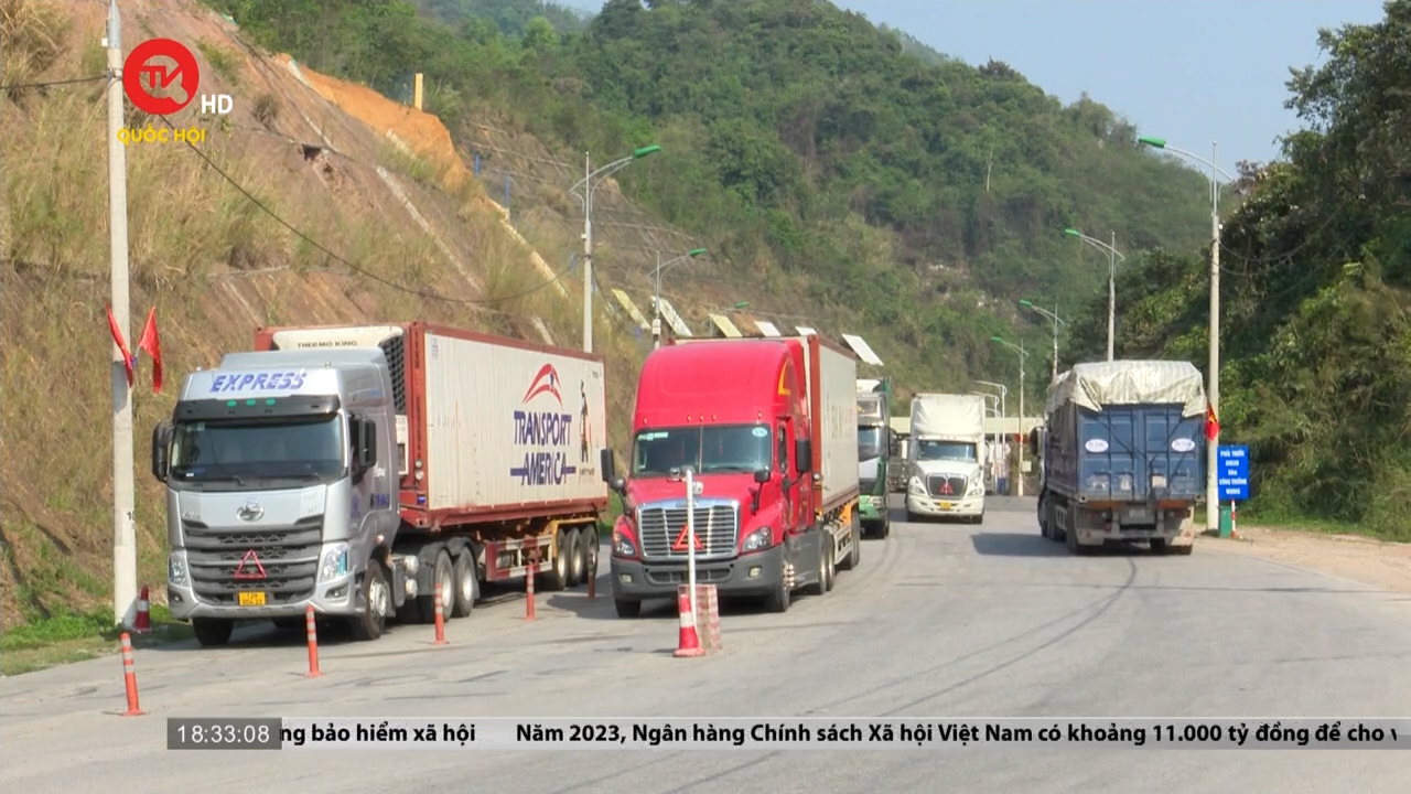 Cửa khẩu Lạng Sơn lại tồn gần 1.000 xe hàng chờ thông quan