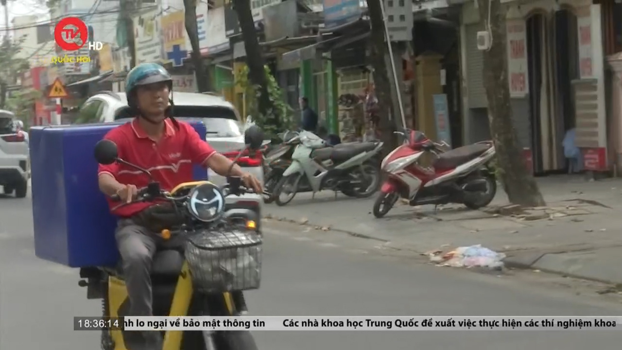 Thừa Thiên Huế: Thử nghiệm shipper giao hàng bằng xe máy điện