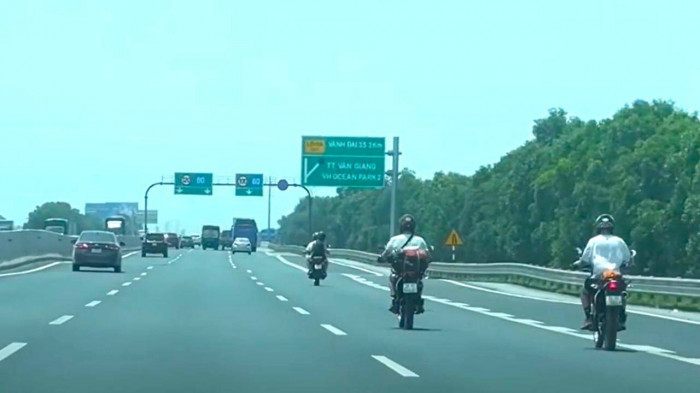 Quản lý cao tốc Hà Nội - Hải Phòng nói gì vụ đoàn người nước ngoài đi xe máy vào cao tốc?