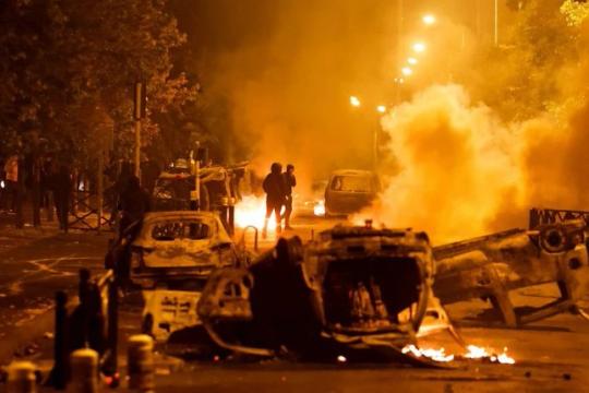 Bạo loạn tiếp diễn tại Pháp, hơn 1000 người bị bắt giữ