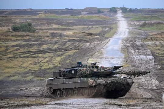 Đức cấp thêm 25 xe tăng Leopard cho Ukraine
