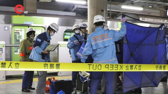 Đâm dao hàng loạt trên tàu điện Nhật Bản, thủ phạm là phụ nữ
