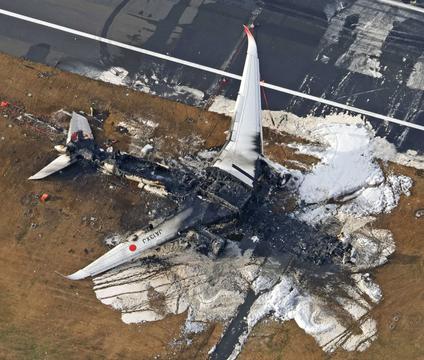Japan Airlines ước tính thiệt hại hơn 100 triệu USD vì vụ tai nạn