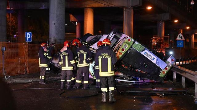 Italy: Xe chở khách du lịch gặp tai nạn thảm khốc, gần 40 người thương vong
