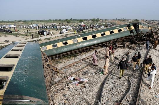 Tai nạn đường sắt ở Pakistan: ít nhất 30 người thiệt mạng 
