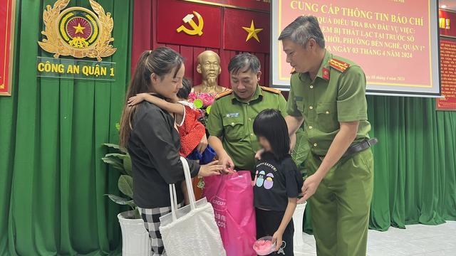 Giải cứu thành công 2 bé gái “mất tích” ở phố đi bộ Nguyễn Huệ, TPHCM