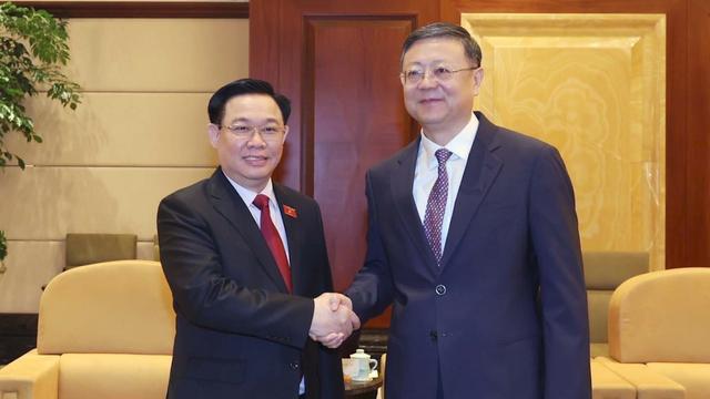 Chủ tịch Quốc hội Vương Đình Huệ tiếp Bí thư Thành ủy Thượng Hải Trần Cát Ninh
