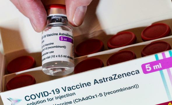 Vaccine Covid-19 AstraZeneca bị kiện ra tòa
