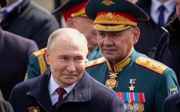 Ông Putin bất ngờ thay thế Bộ trưởng Quốc phòng