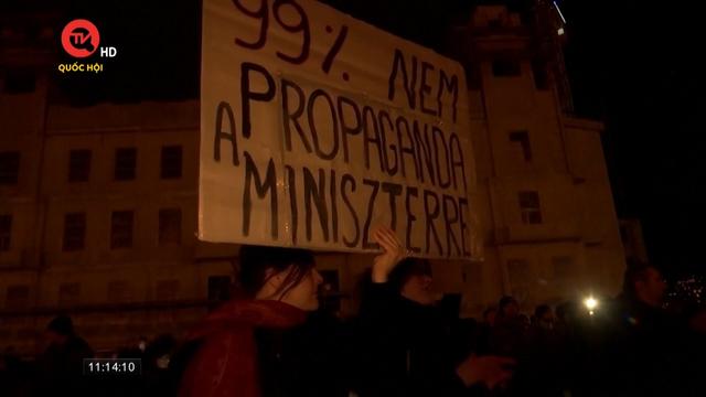 Biểu tình phản đối chính phủ ở Hungary sau khi tổng thống từ chức 