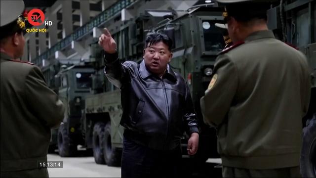 Ông Kim Jong-un thị sát hệ thống tên lửa chiến thuật mới