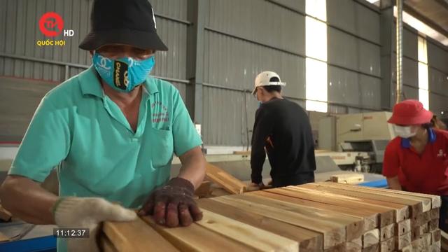 Tạm ngừng kinh doanh gỗ tròn, gỗ xẻ từ Lào và Campuchia