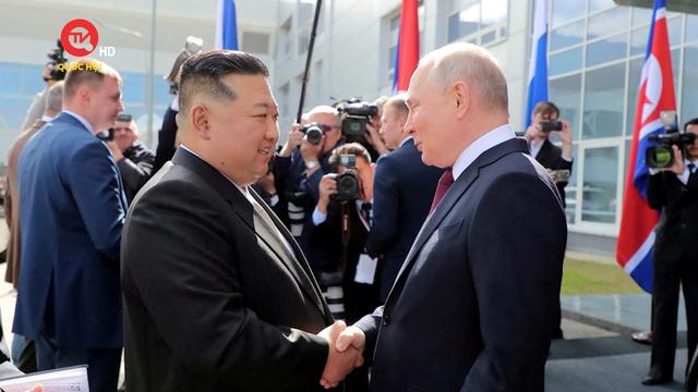 Ông Putin tặng ôtô cho ông Kim Jong-un
