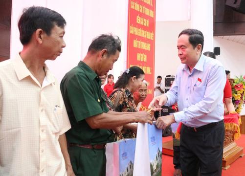 Phó Chủ tịch Thường trực Quốc hội dự chương trình “Tết Nhân ái” tại tỉnh Hậu Giang