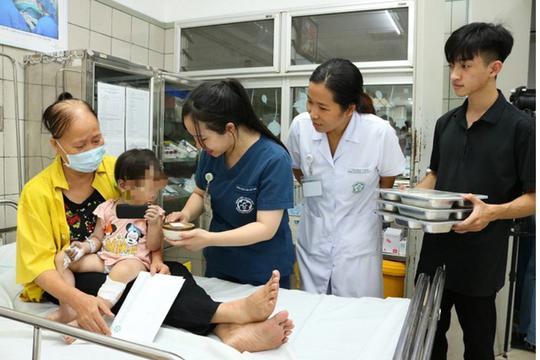 11 bệnh nhân của vụ cháy chung cư mini điều trị tại bệnh viện Bạch Mai xuất viện
