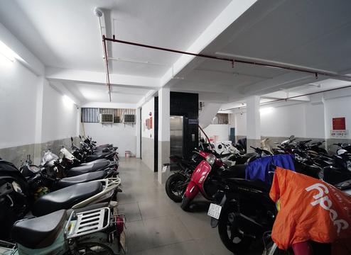 Quận Thanh Xuân yêu cầu đưa xe máy, xe đạp điện ra khỏi chung cư mini
