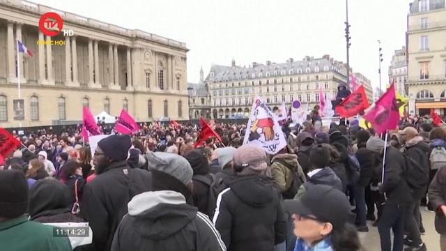 Pháp bãi bỏ phần lớn luật nhập cư mới