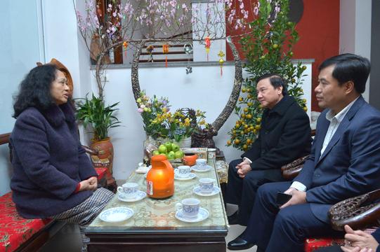 Phó Chủ tịch Quốc hội Nguyễn Khắc Định thăm, chúc tết gia đình các đồng chí cố Phó Chủ tịch Quốc hội