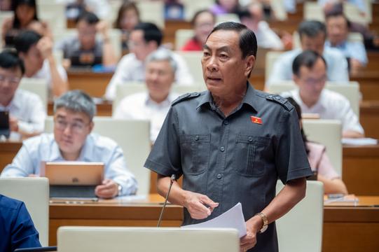 Đại biểu Phạm Văn Hòa: "Cụ 70 mà điều tiết giao thông thì rất phản cảm"
