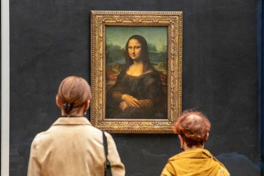Người biểu tình hất súp bí đỏ lên bức tranh Mona Lisa
