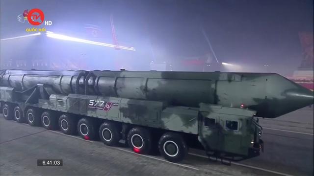 Triều Tiên phô diễn tên lửa ICBM tại lễ duyệt binh 