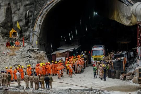 Minh chứng tình đoàn kết dẫn tới thành công trong vụ sập hầm tại Ấn Độ
