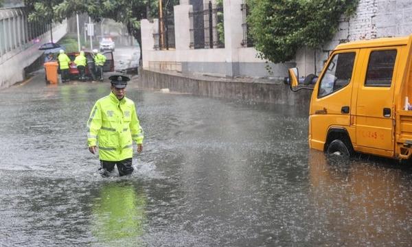Bão Doksuri gây mưa lớn ở Bắc Kinh, hơn 30.000 người phải sơ tán
