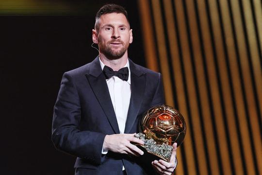 Lionel Messi lần thứ 8 đoạt Quả bóng vàng, lập hàng loạt kỷ lục
