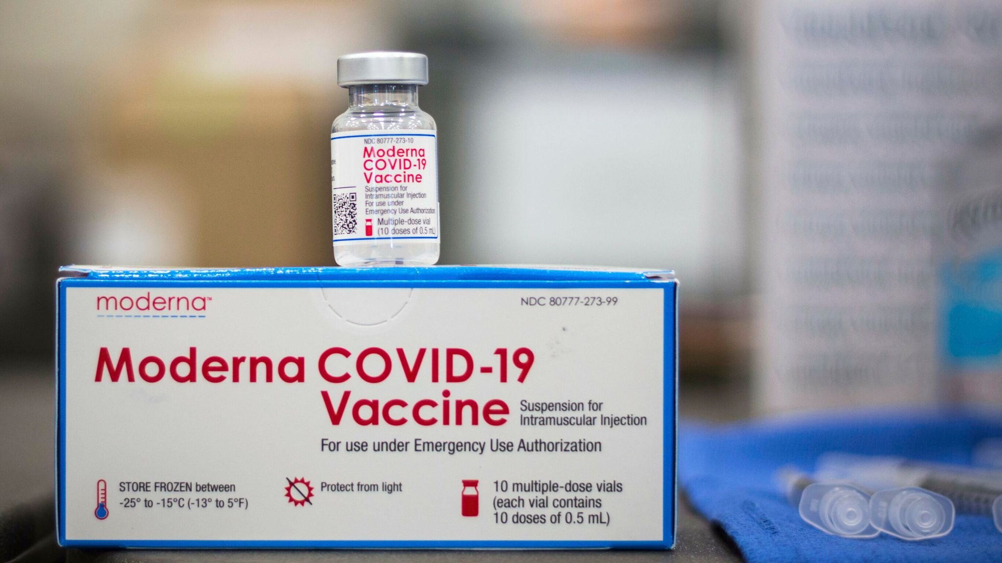 Anh phê duyệt vaccine Covid-19 đầu tiên chống cả chủng virus gốc lẫn Omicron