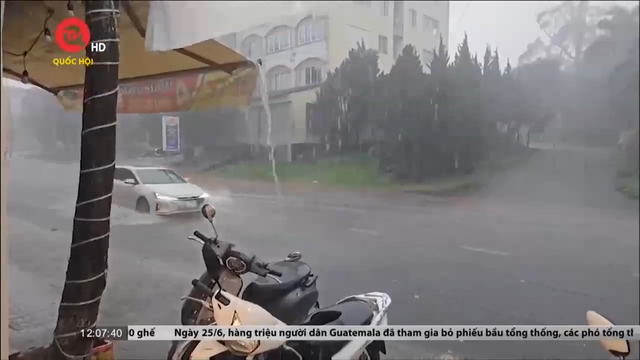 Lâm Đồng: Mưa lớn gây ngập sâu tại TP Bảo Lộc 