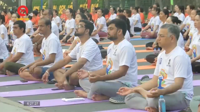 500 người tham gia đồng diễn yoga tại Đồng Tháp