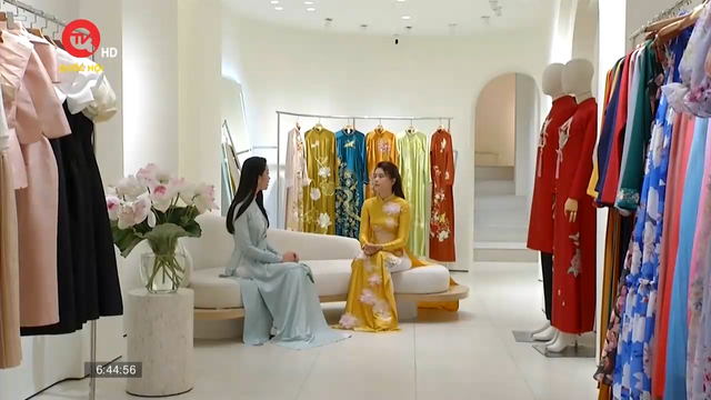 Khách mời hôm nay: Nhà thiết kế áo dài Hà Cúc lưu giữ truyền thống bằng hơi thở hiện đại

