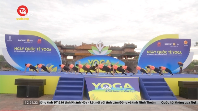 Hơn 1.000 người đồng diễn Yoga tại cố đô Huế 