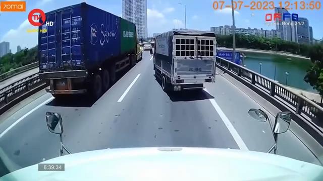 Điểm mù giao thông: Những tình huống xử lý “hổ báo” của lái xe